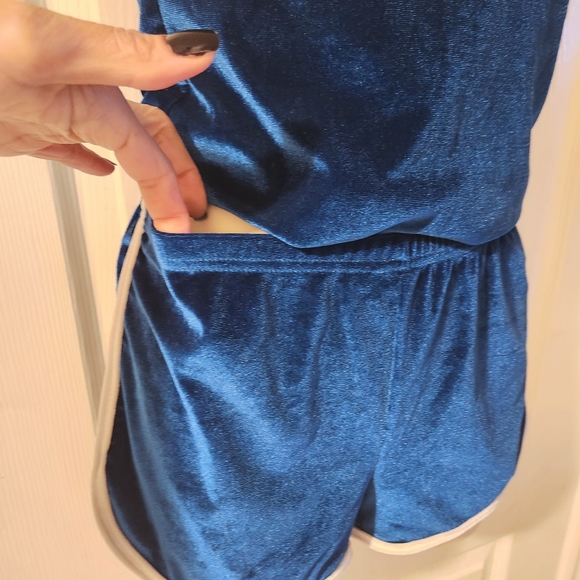 SHEIN CONTRAST BINDING VELVET SHORTS SET - Picture 5 of 6